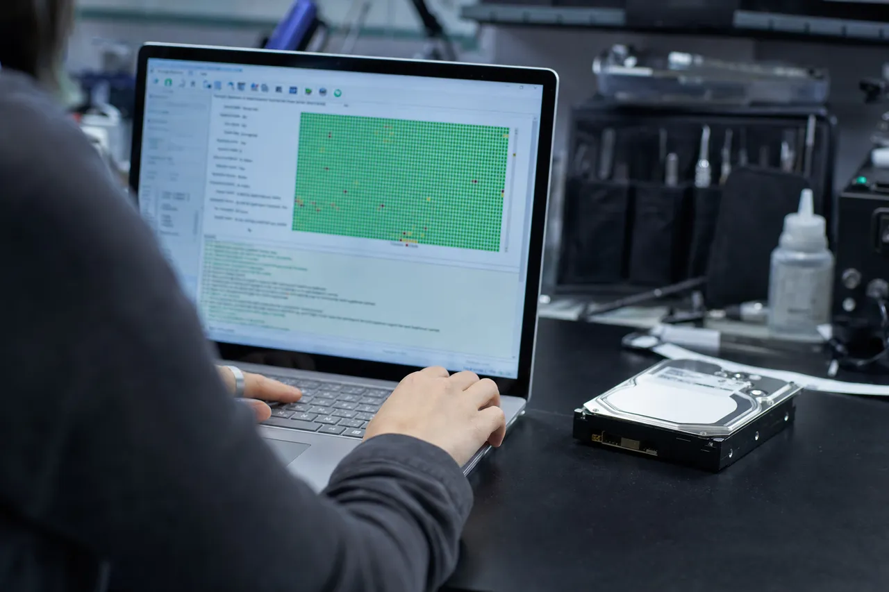 Free hard drive DIY recovery assessment tool to diagnose if your hard drive needs professional data recovery